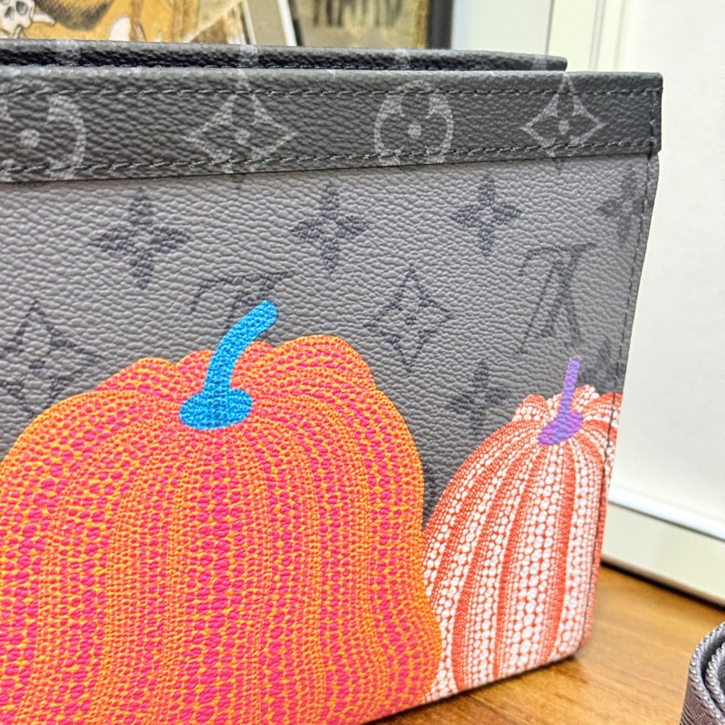 95新✨賠售超甜賣🫶🏻僅試揹🩶LV草間彌生 南瓜系列 二合一 斜背包 黑色 灰色-22