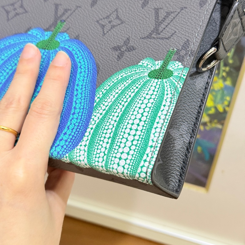 99新🎖️私物甜售🩶僅試揹LV草間彌生 南瓜系列 二合一 斜背包 黑色 灰色-4