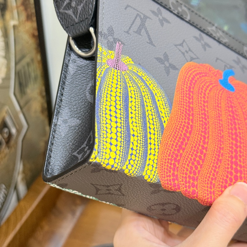 99新🎖️私物甜售🩶僅試揹LV草間彌生 南瓜系列 二合一 斜背包 黑色 灰色-5