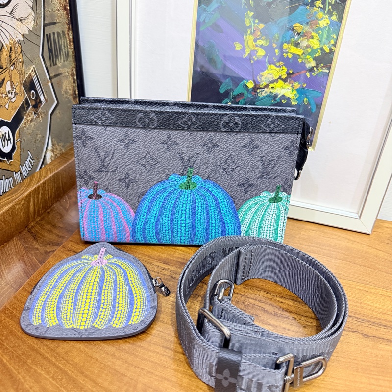 99新🎖️私物甜售🩶僅試揹LV草間彌生 南瓜系列 二合一 斜背包 黑色 灰色-11
