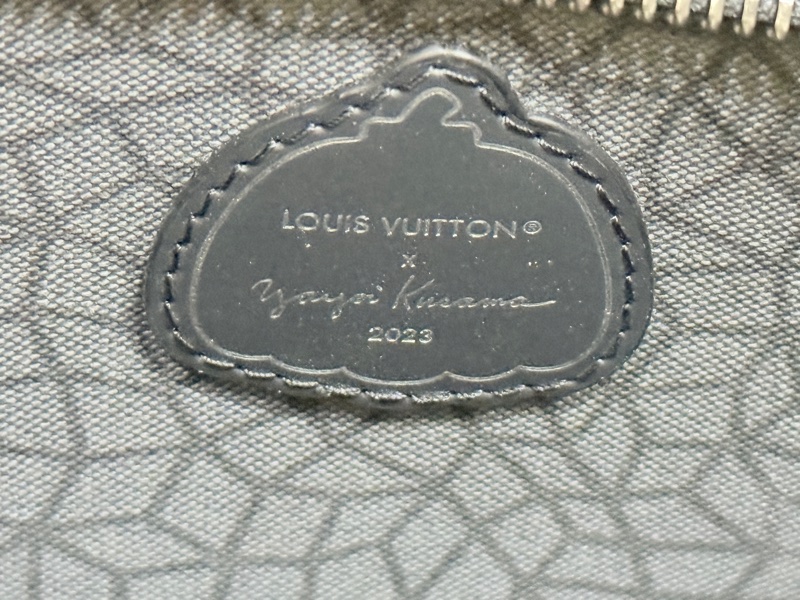 99新🎖️私物甜售🩶僅試揹LV草間彌生 南瓜系列 二合一 斜背包 黑色 灰色-17