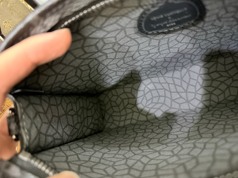 99新🎖️私物甜售🩶僅試揹LV草間彌生 南瓜系列 二合一 斜背包 黑色 灰色-18