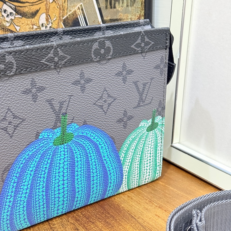 99新🎖️私物甜售🩶僅試揹LV草間彌生 南瓜系列 二合一 斜背包 黑色 灰色-30