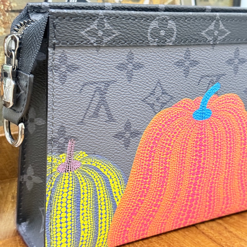 99新🎖️私物甜售🩶僅試揹LV草間彌生 南瓜系列 二合一 斜背包 黑色 灰色-31