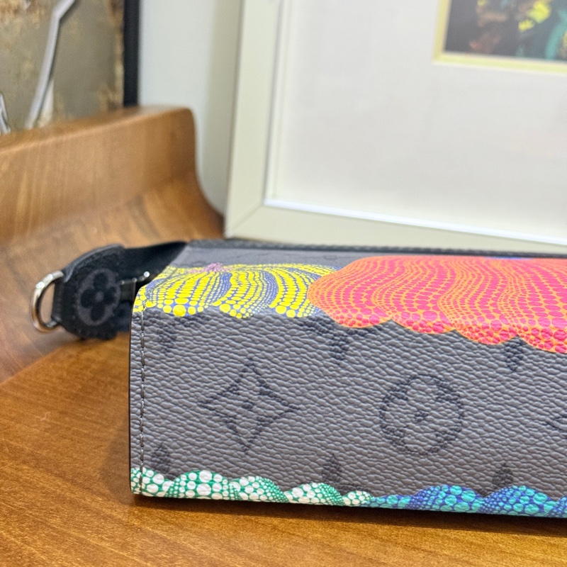 99新🎖️私物甜售🩶僅試揹LV草間彌生 南瓜系列 二合一 斜背包 黑色 灰色-33