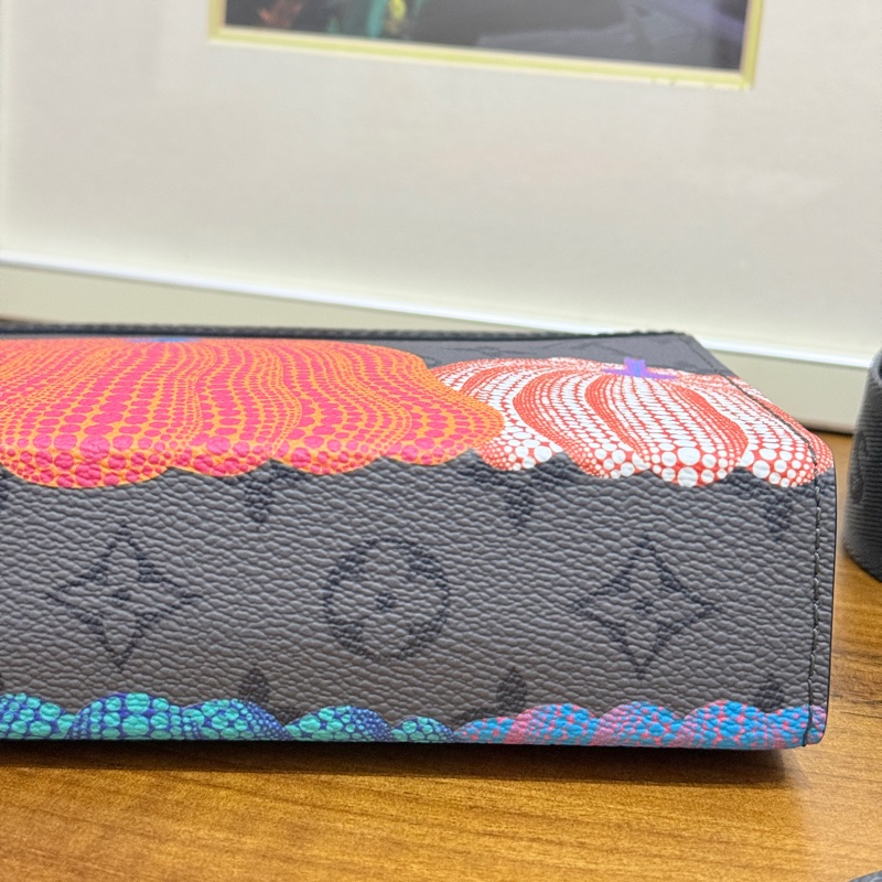 99新🎖️私物甜售🩶僅試揹LV草間彌生 南瓜系列 二合一 斜背包 黑色 灰色-34