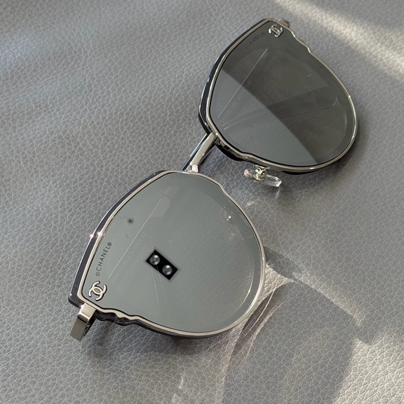 CHANEL 墨鏡太陽眼鏡 鏡面 銀色小Logo 🖤時髦鏡框-4