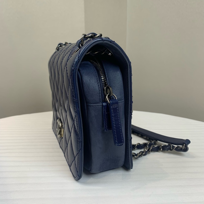 Chanel 銀扣深藍色牛皮口蓋包 可单肩可斜背 尺寸：23*17*6cm-2