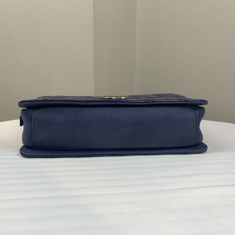 Chanel 銀扣深藍色牛皮口蓋包 可单肩可斜背 尺寸：23*17*6cm-5