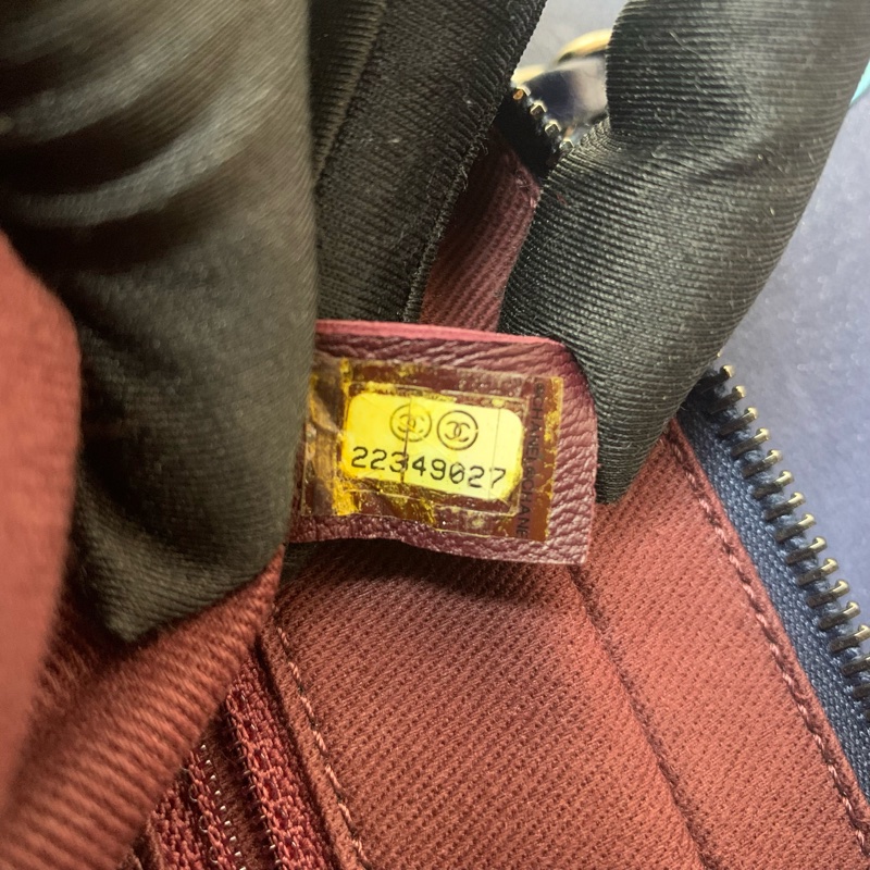 Chanel 銀扣深藍色牛皮口蓋包 可单肩可斜背 尺寸：23*17*6cm-9