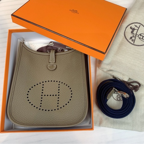 愛馬仕/Hermes Evelyne Mini 銀扣大象灰 W刻 配件：盒子，塵袋 尺寸：16*18*5cm