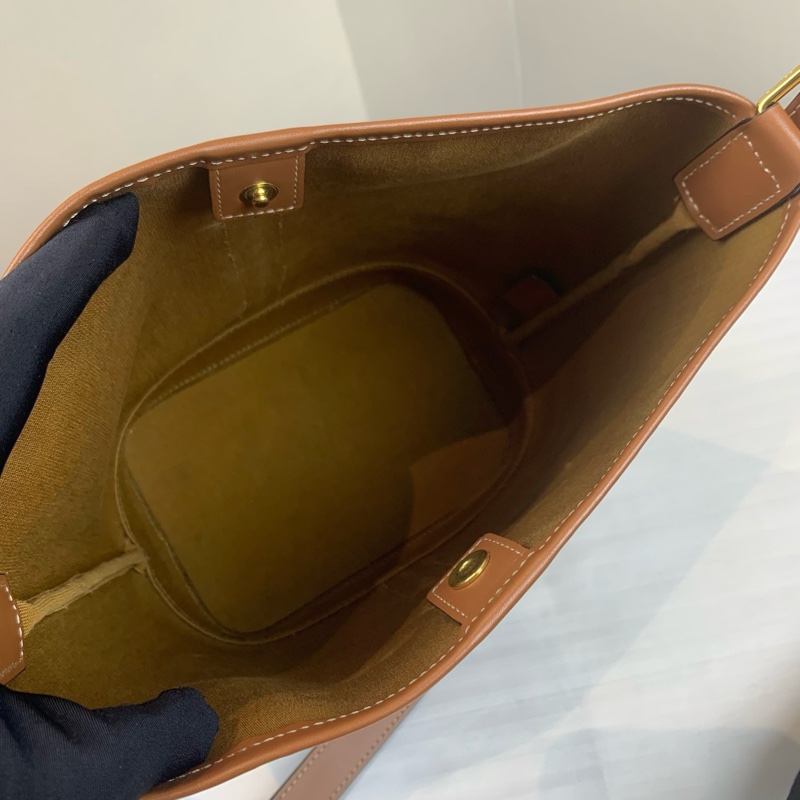賽琳/Celine 中號標誌印花桶包 (18 x 13 x 22釐米)；61%塗層帆布，39%小牛皮；100%棉 配搭簡潔方便-4