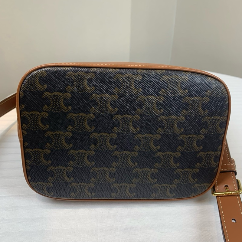 賽琳/Celine 中號標誌印花桶包 (18 x 13 x 22釐米)；61%塗層帆布，39%小牛皮；100%棉 配搭簡潔方便-7