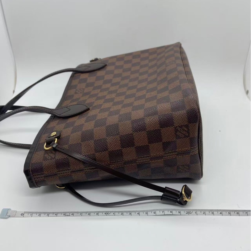 二手Lv neverfull小號棋盤格棕色購物袋，邊角有輕微磨損，手柄有輕微磨損，12年編碼-13