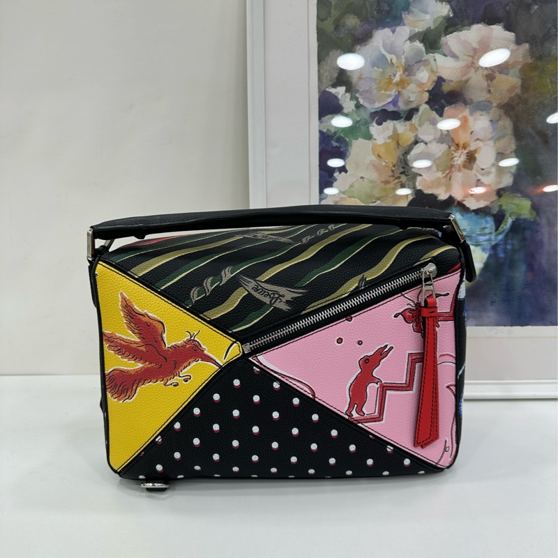 絕版限量版 羅意威 LOEWE Puzzle與著名插畫大師Paula的18合作款 中號 尺寸:29*18*12-2