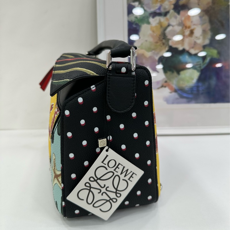 絕版限量版 羅意威 LOEWE Puzzle與著名插畫大師Paula的18合作款 中號 尺寸:29*18*12-3