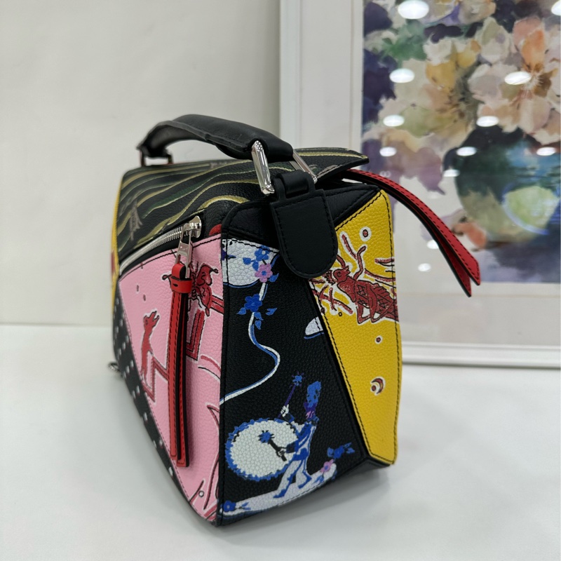 絕版限量版 羅意威 LOEWE Puzzle與著名插畫大師Paula的18合作款 中號 尺寸:29*18*12-4