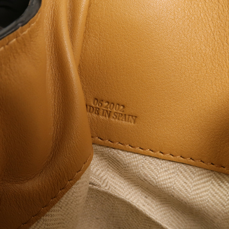 LOEWE 牛皮皮革Mini Hammock金扣手挽肩背兩用袋-6