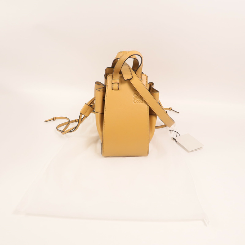 LOEWE 牛皮皮革Mini Hammock金扣手挽肩背兩用袋-8
