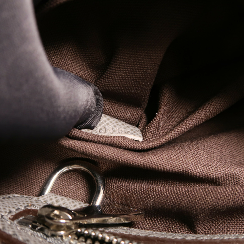 LOUIS VUITTON Taiga Roman GM銀扣肩背袋-6