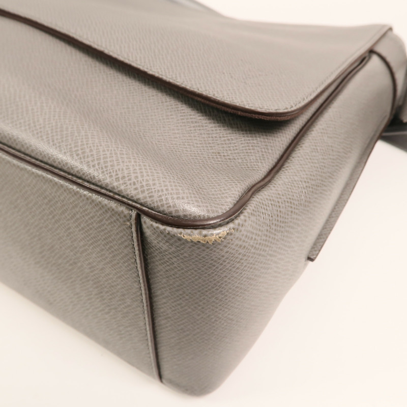 LOUIS VUITTON Taiga Roman GM銀扣肩背袋-8