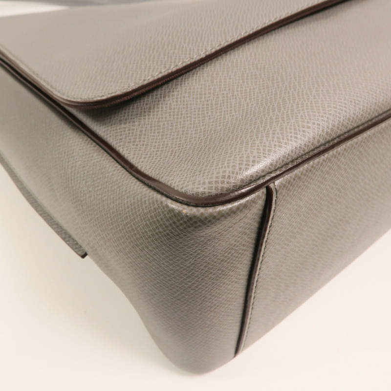 LOUIS VUITTON Taiga Roman GM銀扣肩背袋-9