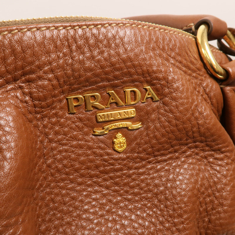 PRADA 牛皮皮革Bauletto Bag金扣肩背袋-12