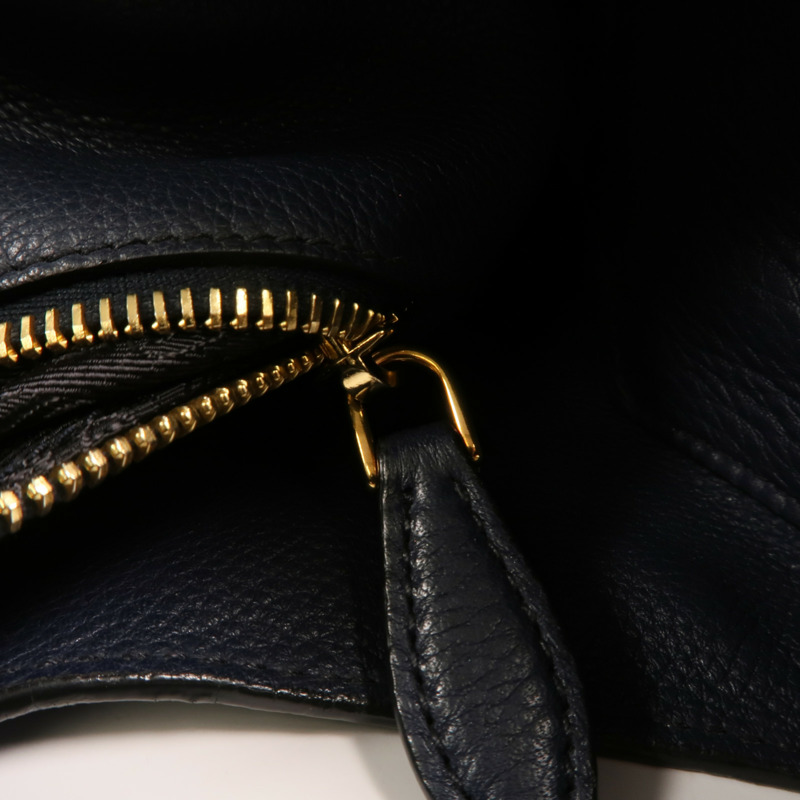 PRADA 牛皮皮革Vitello Daino Hobo Bag金扣肩背袋-15