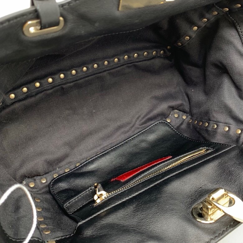 二手VALENTINO華倫天奴鉚釘黑色真皮托特包單肩包斜挎大容量包辦公包電腦包公文包,長27高20,邊角包身有划痕磨損-3