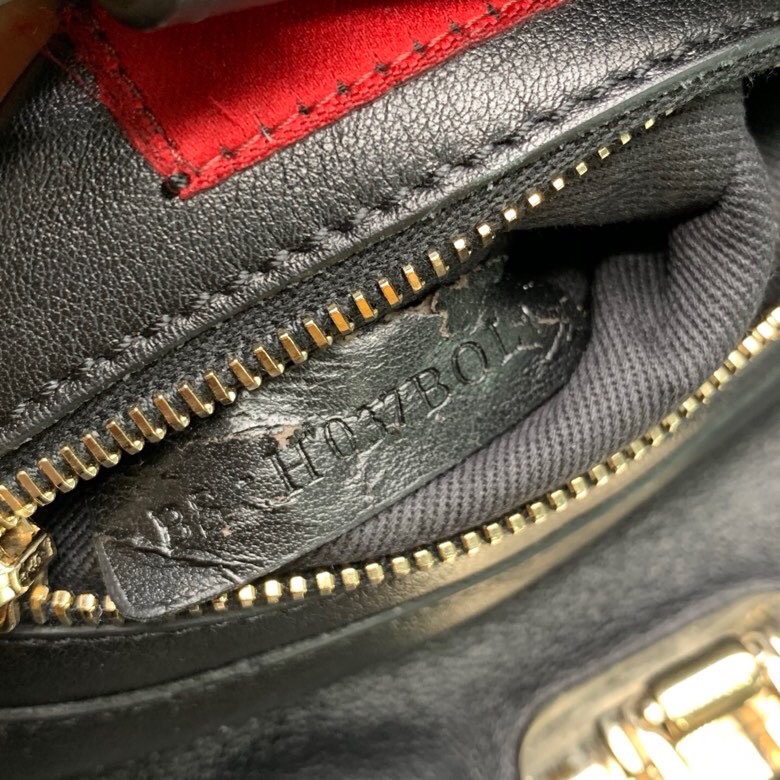 二手VALENTINO華倫天奴鉚釘黑色真皮托特包單肩包斜挎大容量包辦公包電腦包公文包,長27高20,邊角包身有划痕磨損-4