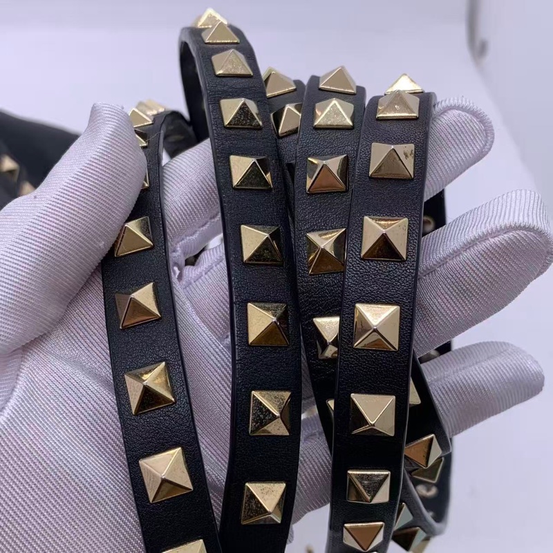 二手VALENTINO華倫天奴鉚釘黑色真皮托特包單肩包斜挎大容量包辦公包電腦包公文包,長27高20,邊角包身有划痕磨損-7