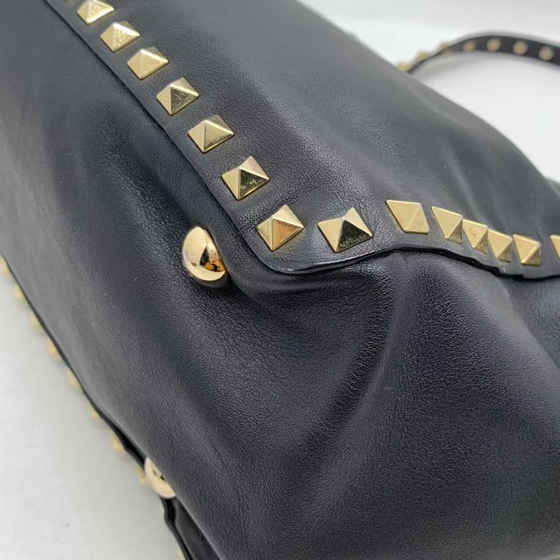 二手VALENTINO華倫天奴鉚釘黑色真皮托特包單肩包斜挎大容量包辦公包電腦包公文包,長27高20,邊角包身有划痕磨損-12