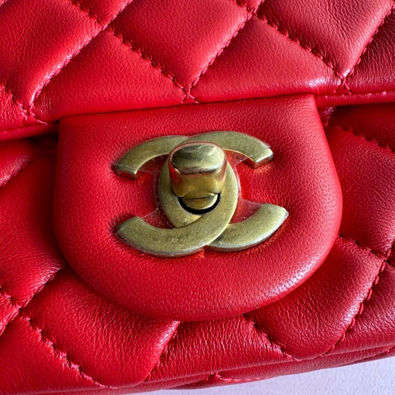😍春夏必配 Chanel 糖果紅羊皮款可愛方胖子-3