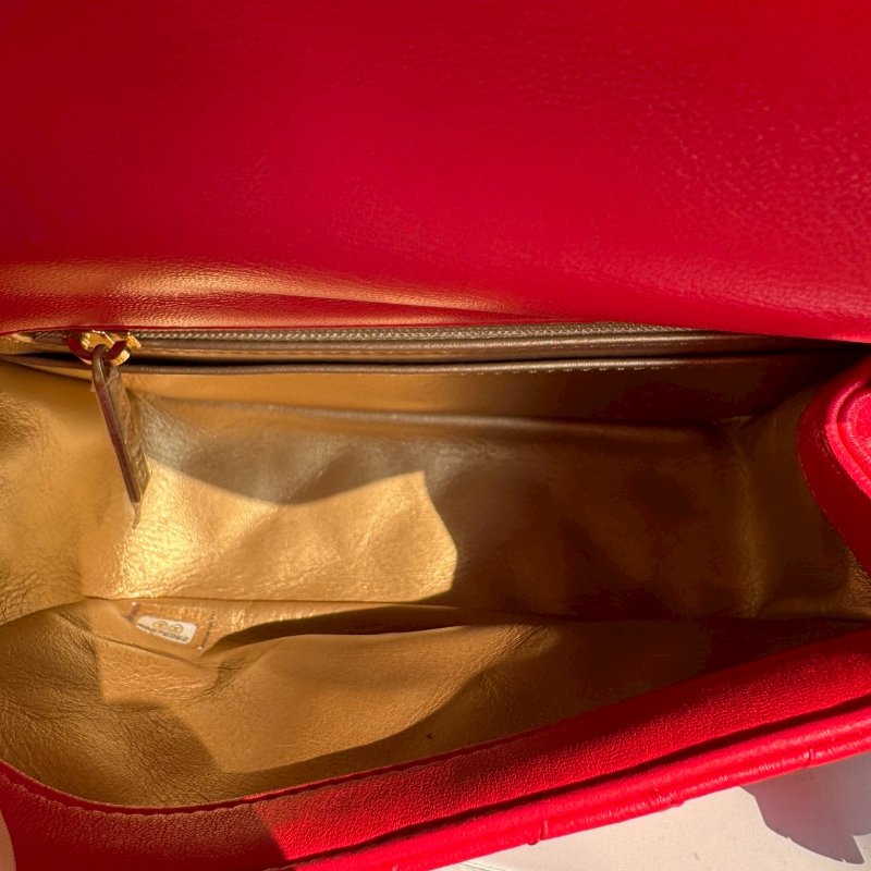 😍春夏必配 Chanel 糖果紅羊皮款可愛方胖子-8