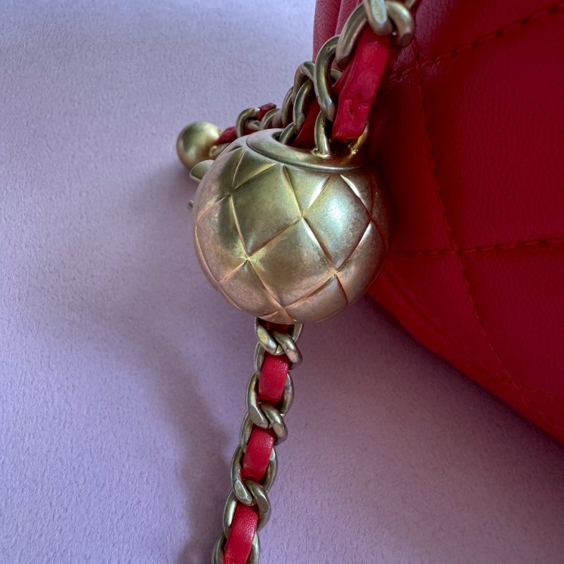 😍春夏必配 Chanel 糖果紅羊皮款可愛方胖子-10