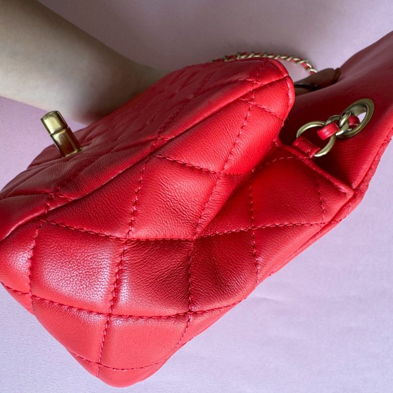 😍春夏必配 Chanel 糖果紅羊皮款可愛方胖子-11