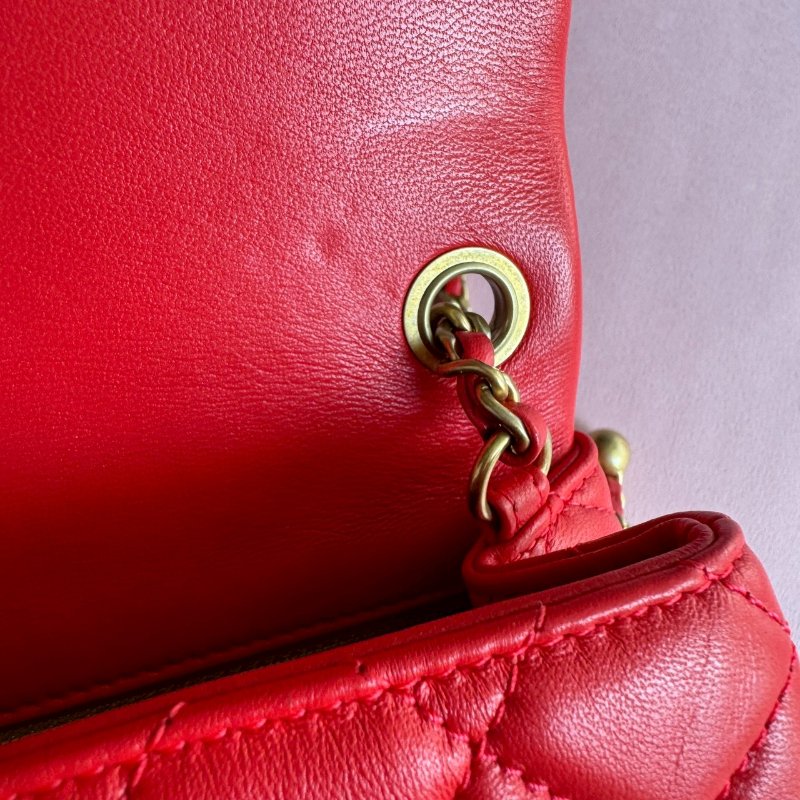 😍春夏必配 Chanel 糖果紅羊皮款可愛方胖子-13