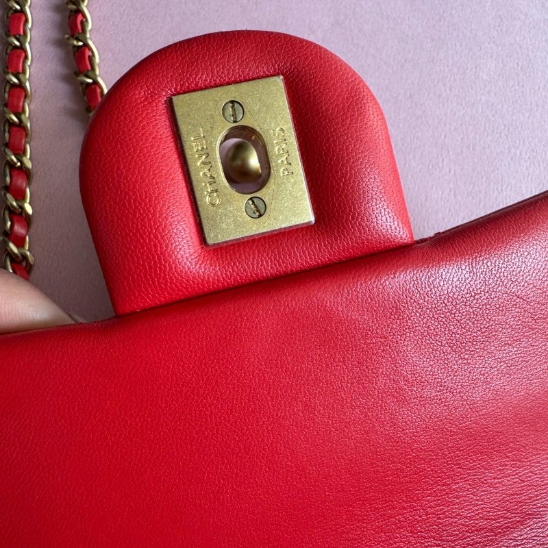 😍春夏必配 Chanel 糖果紅羊皮款可愛方胖子-16