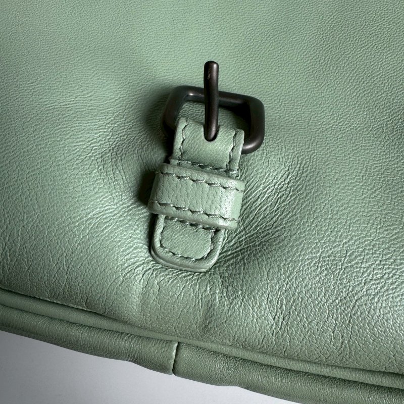 🎊雙面大容量 BV 湖水綠編織羊皮雙面背斜背包-17