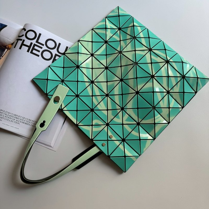 🥰外出隨手帶 Issey Miyake BAO BAO Tiffany綠藍幾何圖6x6手提包-0