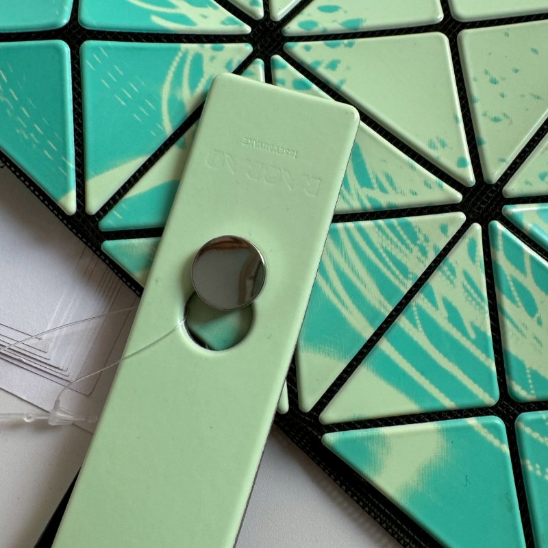 🥰外出隨手帶 Issey Miyake BAO BAO Tiffany綠藍幾何圖6x6手提包-10