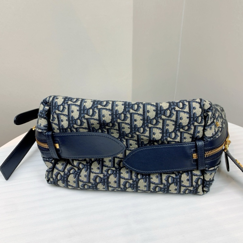 迪奧/Dior 中號 D-Journey 手袋 這款 D-Journey 手袋質地柔軟-2