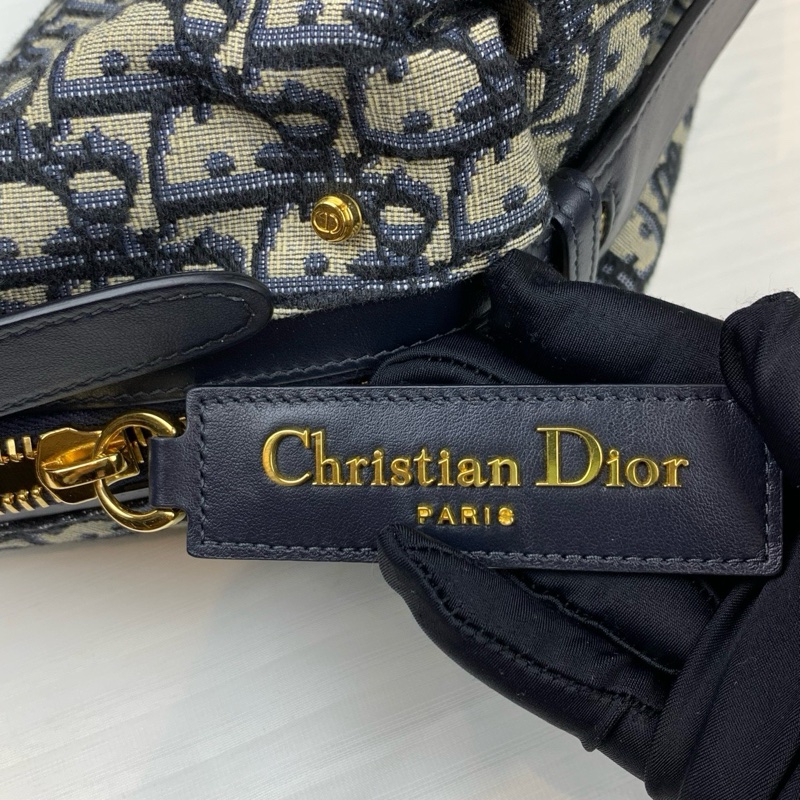迪奧/Dior 中號 D-Journey 手袋 這款 D-Journey 手袋質地柔軟-6