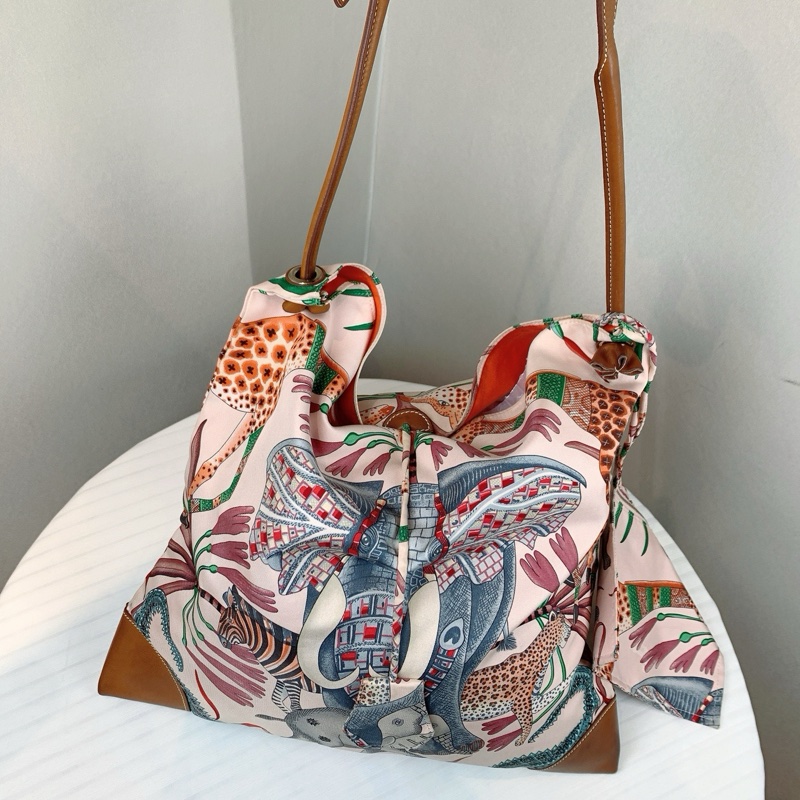 Hermes bag 動物圖案造型拼接啡色皮 尺寸39*1*39 配件 小錢包內袋-0