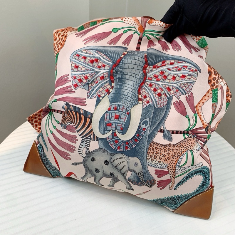 Hermes bag 動物圖案造型拼接啡色皮 尺寸39*1*39 配件 小錢包內袋-1