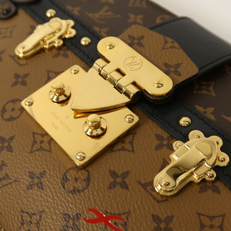 LOUIS VUITTON Monogram Reverse Trunk Clutch金扣鏈帶肩背袋-7