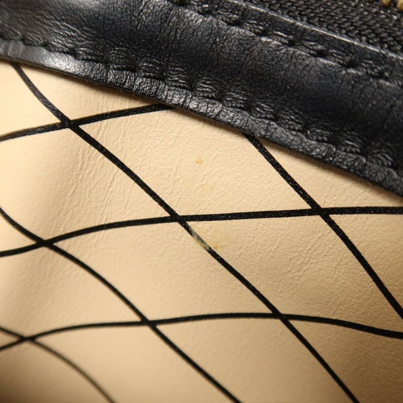 LOUIS VUITTON Monogram Reverse Trunk Clutch金扣鏈帶肩背袋-12