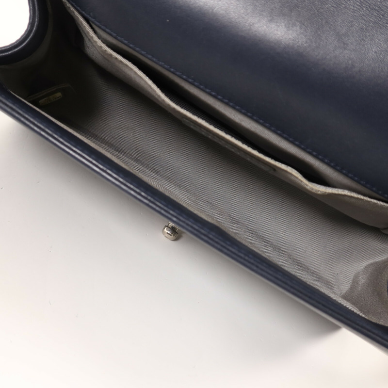 CHANEL 牛皮皮革Boy 20銀扣鏈帶肩背袋-4