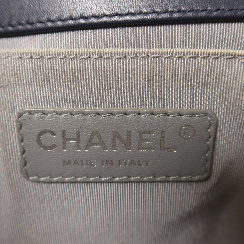 CHANEL 牛皮皮革Boy 20銀扣鏈帶肩背袋-5