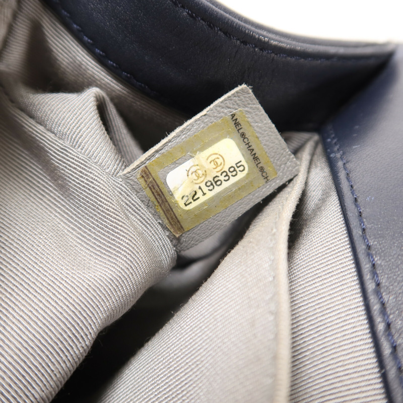 CHANEL 牛皮皮革Boy 20銀扣鏈帶肩背袋-6